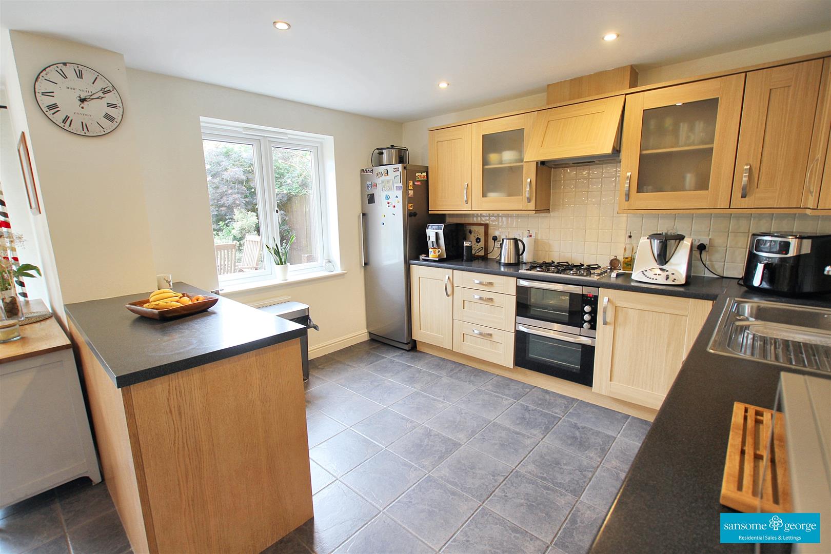 Woodthorne Close, Tilehurst, Tilehurst Reading